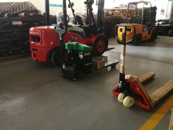 怎么操作叉車才安全？這些危險要規(guī)避！